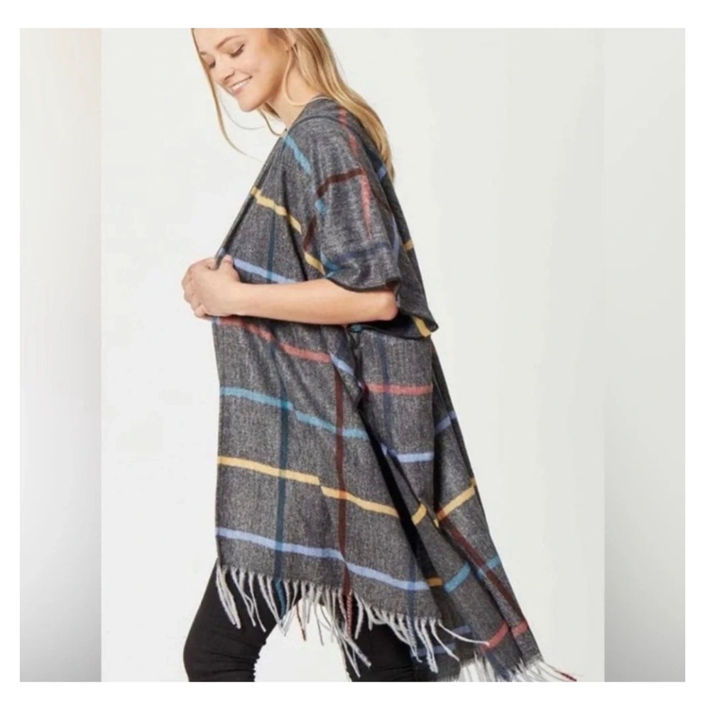 Do Everything In Love Grey Plaid Fringe Open Front Poncho Wrap One Size NWT